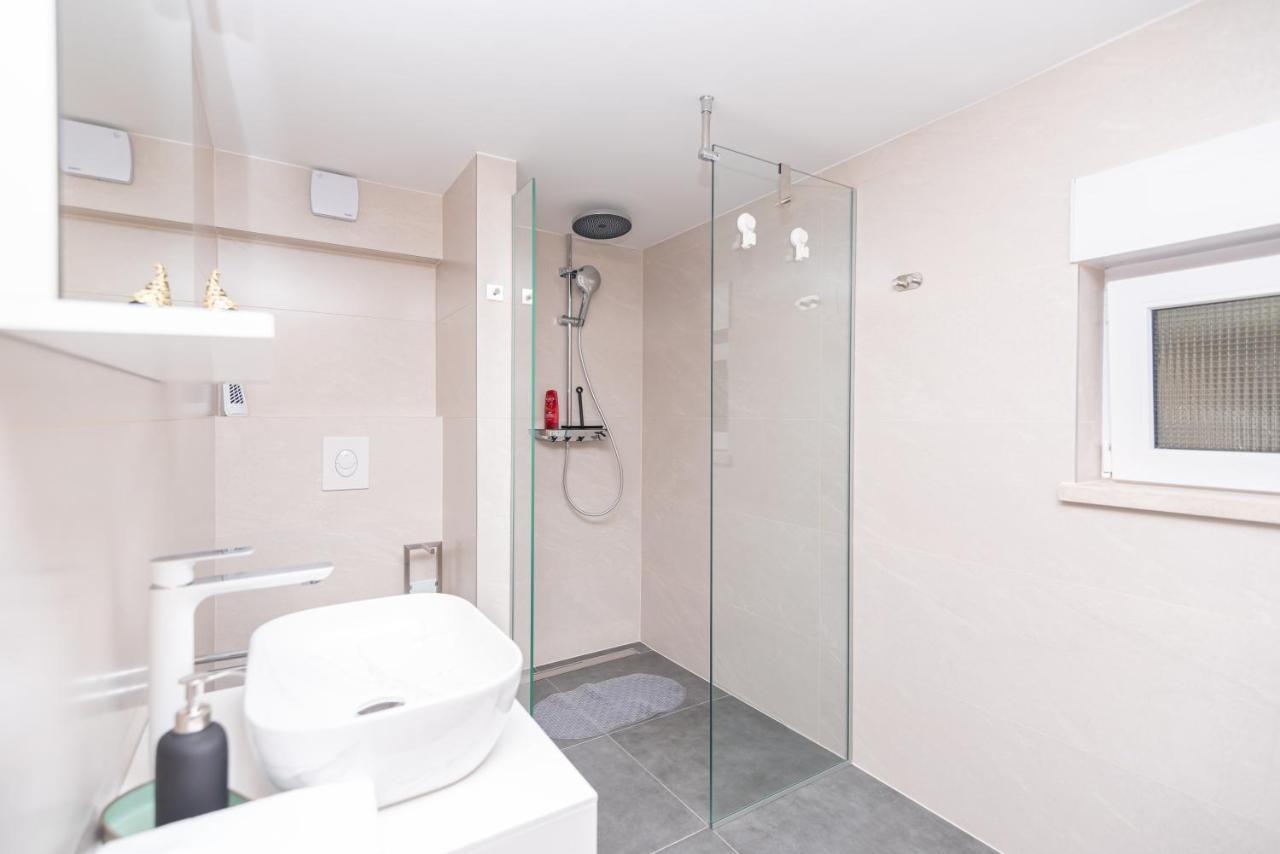 Apartment Emmi Omiš Eksteriør bilde