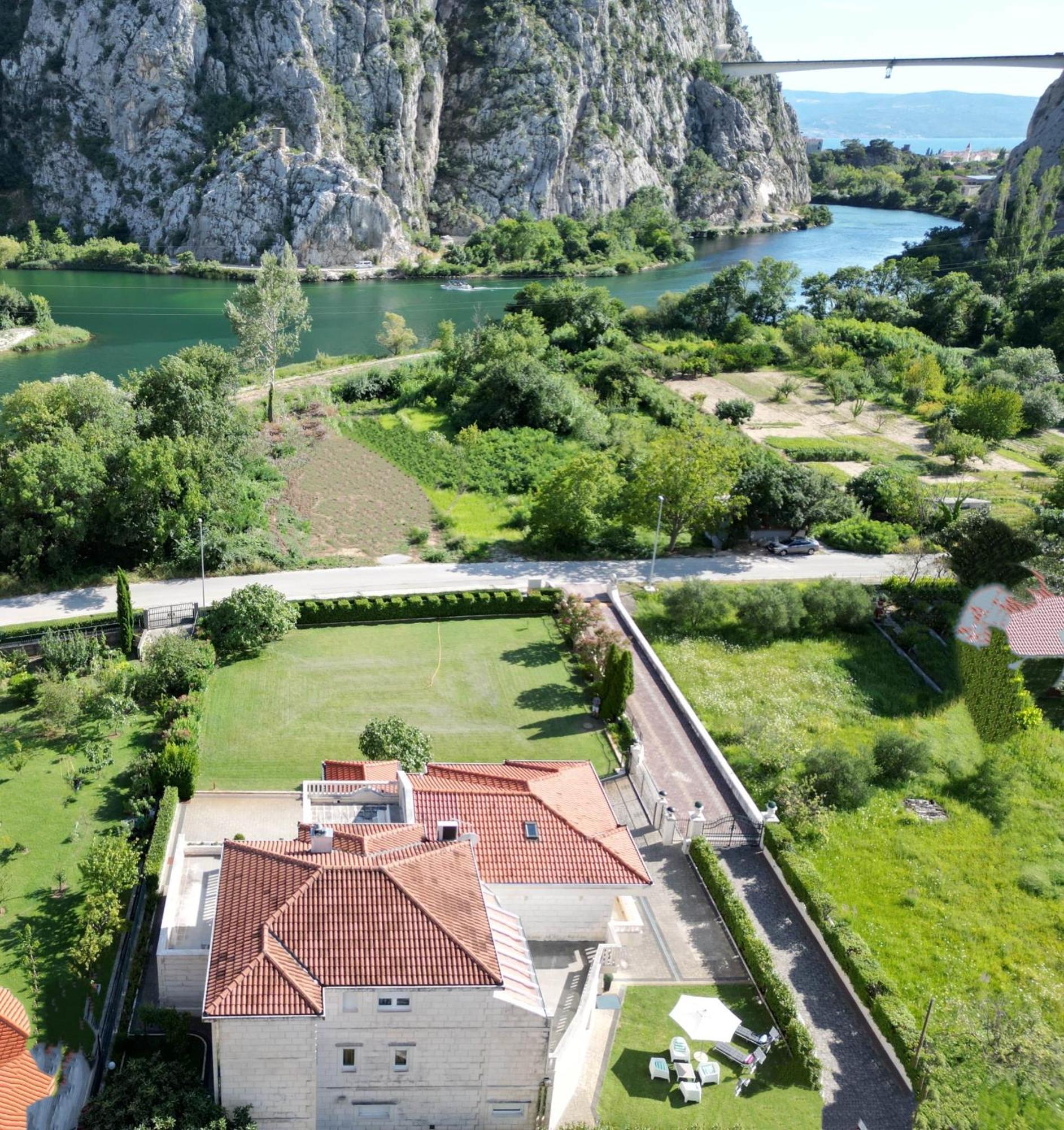 Apartment Emmi Omiš Eksteriør bilde